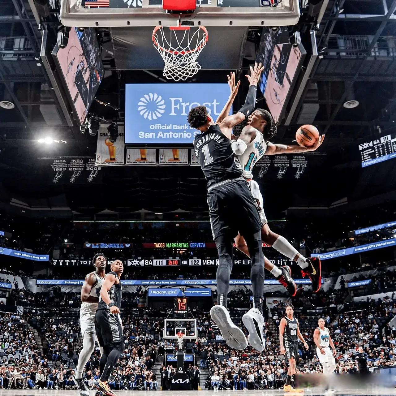 实时赛事比分-包含赛后犹他爵士备战NBA常规赛，遗憾出局细节曝光，压力陡增，医务组通报恢复的词条